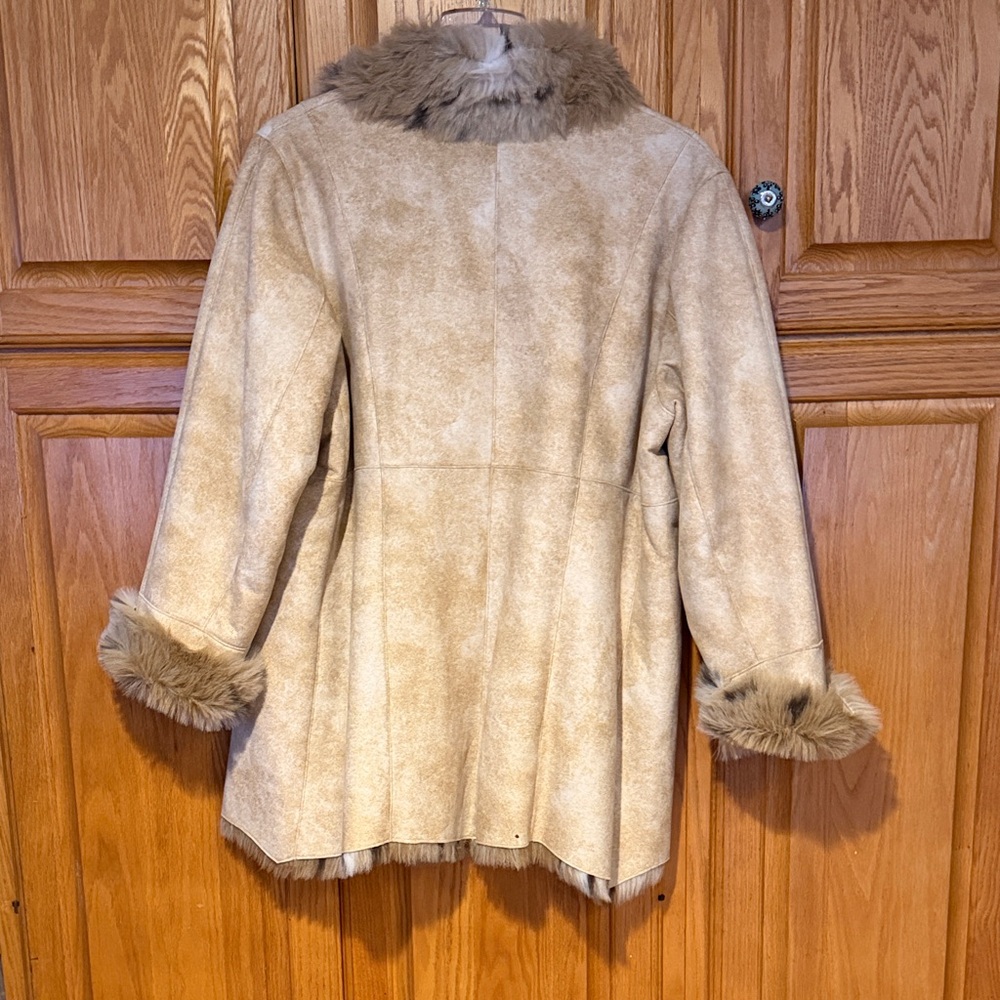 Dennis Basso Tan Jacket with Faux Fur Cuffs Collar and Lining - Picture 3 of 6